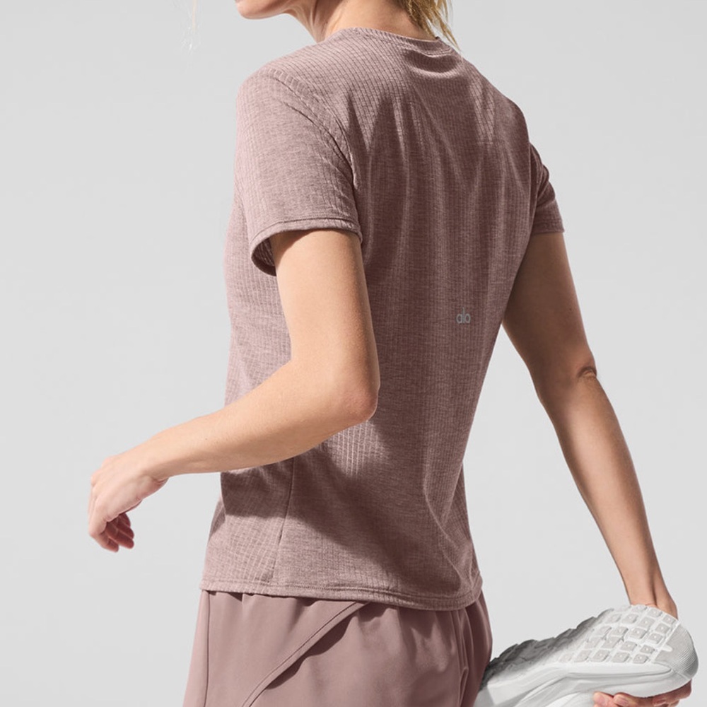 Alo ribbed sea coast t shirt in mushroom medium